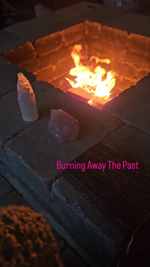 Pink Moon pulled through with so much love & cleansing energy!
#pinkmoon #fullmoon #energy